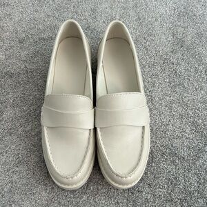 Old Navy Cream Women's Loafers